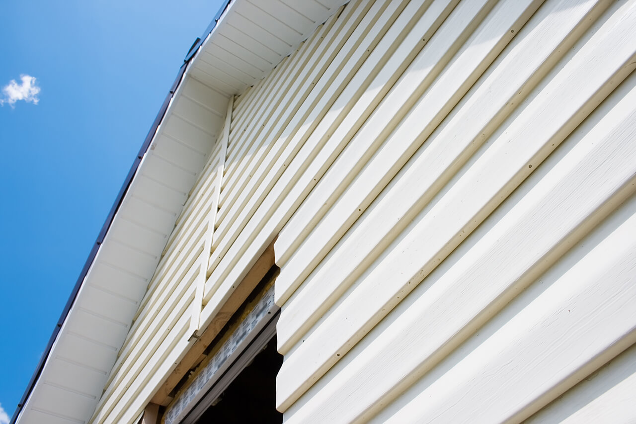 aluminum siding being installed on home exterior